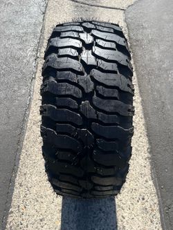 ONLY (1) 285/65R18 Super Swamper