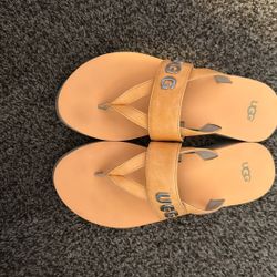 Luna Logo Charm Uggs Size 8 