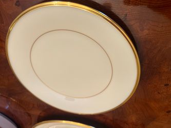 Fine China, Lenox, Eternal, Timeless pieces, classic ivory with gold trim pattern. excellent condition , 12 piece set: Dinner plate, salad plate, dess
