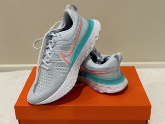 Nike Shoe ( Size 7.5)