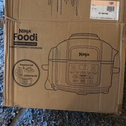 Ninja Air Fryer, Slow Cooker, Bake 