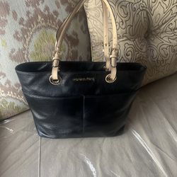 Michael Kors Leather Black Bag !!!! 