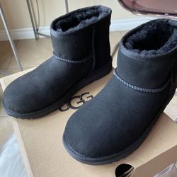 🎄NEW Sz 6 Fit 7 UGG Black Suede Boot  SALE SALE $185 🎈