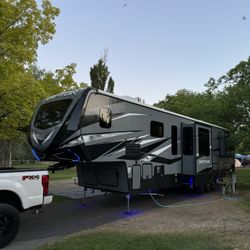 2020 Keystone Raptor 427 Toy Hauler 