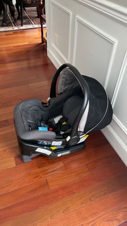Graco Snugride LX Carset with Base,exp.01/21/2032.