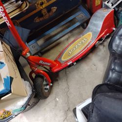 RAZOR ELECTRIC SCOOTER 