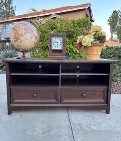 Modern Media TV Stand Entertainment Center Good Condition