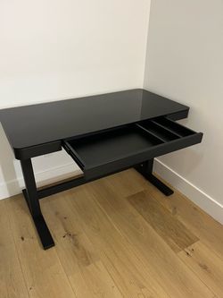 Adjustable Desk (sit/stand)