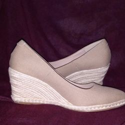 Like New Only Used Once Woman's Wedges Shoes Size 11 Nude Great With Dress Or Jeans $10 Pick Up At Country Club And Grant 