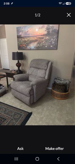 La -Z-Boy power Recliner feature a wireless remote and a built industrial port