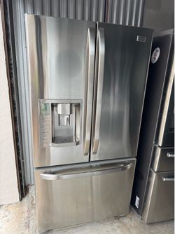 Refrigerator Good Condition Everything Works fine
