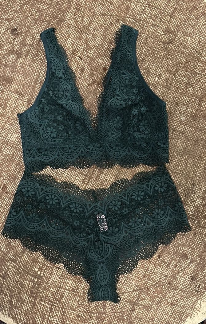 Victoria’s Secret: Bralette & Minishort Lingerie, Size: Large