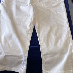 Women’s White Capris 