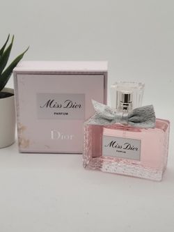 Dior
 
Miss Dior Parfum

1.7 fl (DAMAGE BOX )⭐️
