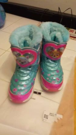 Everest & Skye Light Up Boots