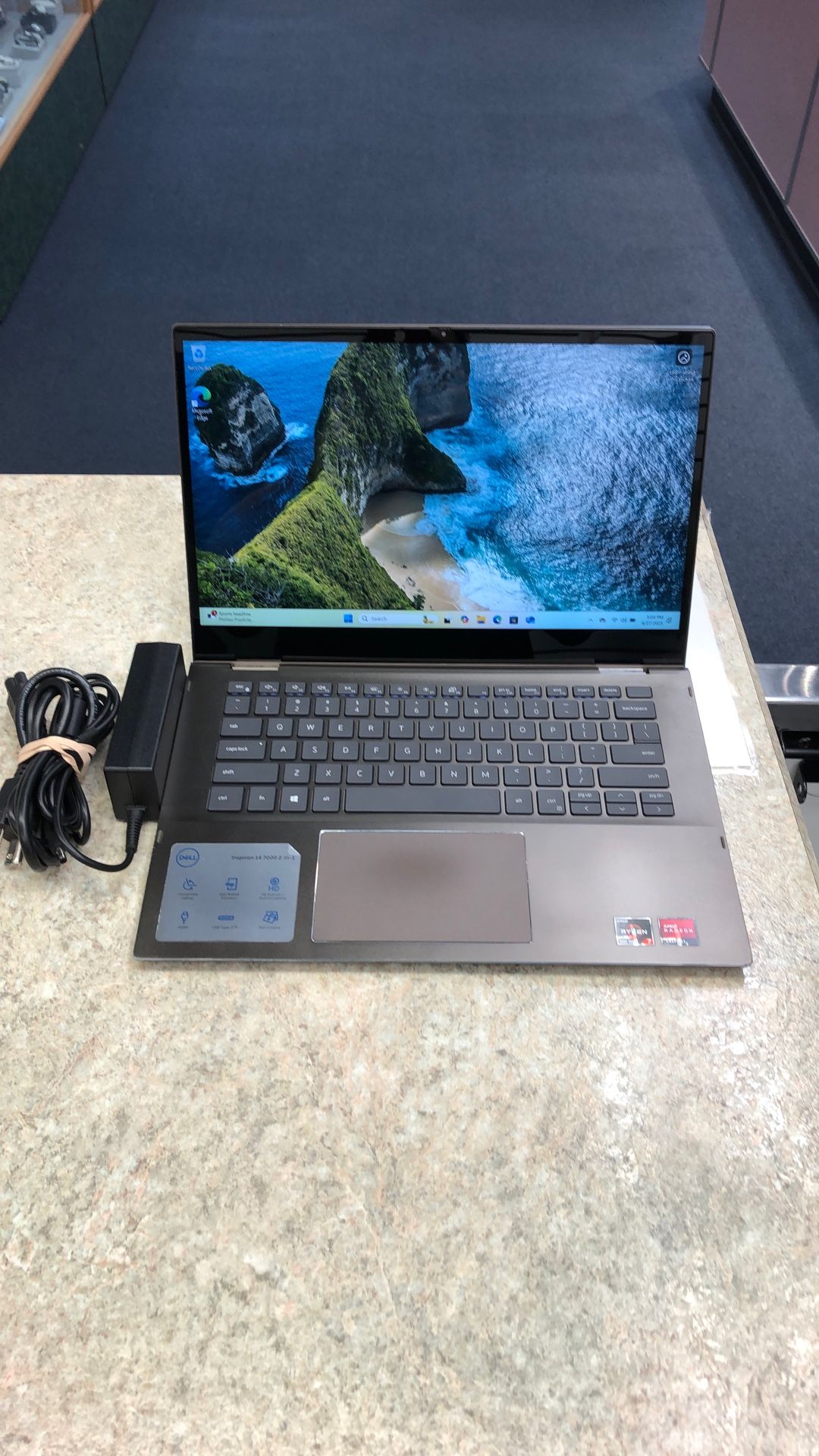 Dell Inspiron 7405 2-in-1 14” Laptop Windows 11 - 32 GB RAM - 512 GB SSD - AMD Ryzen 7 4700U With Radeon Graphics