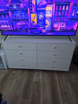 White 8-Drawer Double Dresser with Gold Knobs
