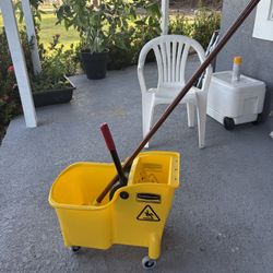 Rubbermaid Cleaning Bin