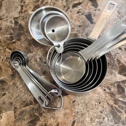 Chicago metallic Measuring Cups and Spoons 