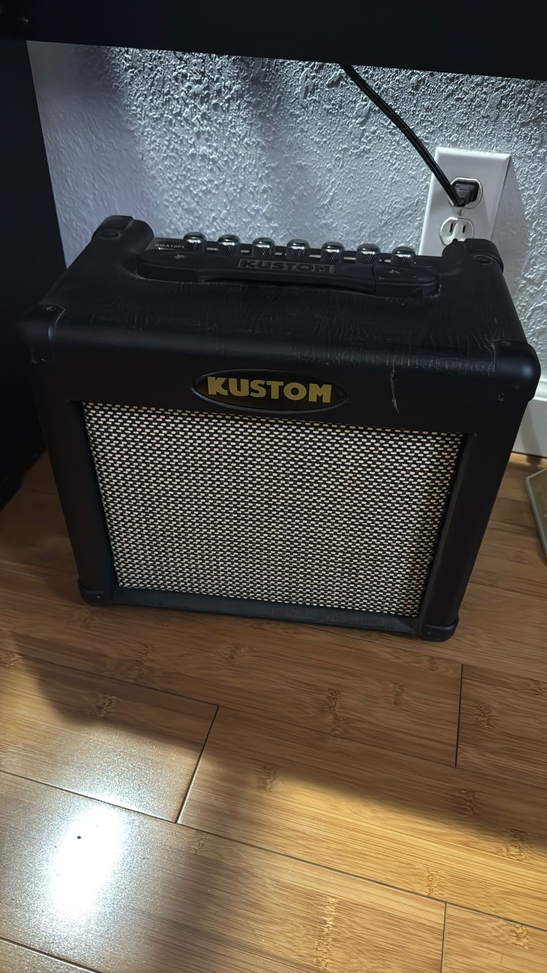 Guitar Amplifier KUSTON
