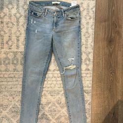 711 Levi’s Skinny Jeans 