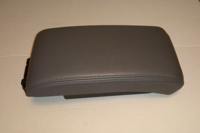 2008-2012 CHEVY MALIBU CENTER CONSOLE ARM REST LID TOP PAD COVER GRAY
