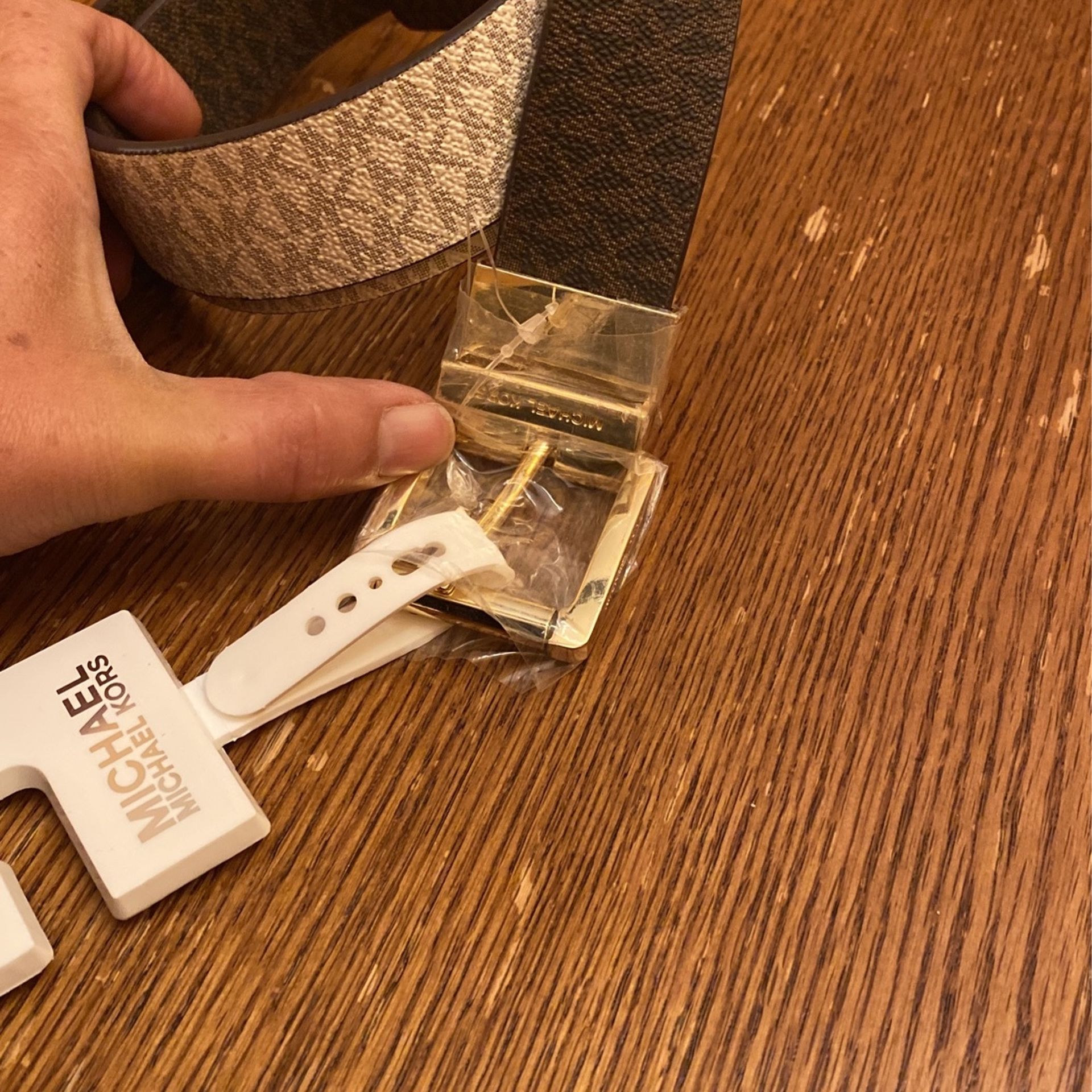 Authentic Michael Kors Reversible Vanilla/ Brown Signature Small Belt