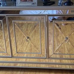 Gorgeous Mirrored Sideboard/ Hutch/ Tv Stand/ Dresser