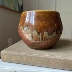 Detailed Ceramic Accent Vase ( firm on price )