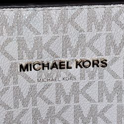 Michael Kors Voyager Bag