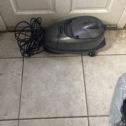 One Tipe Canister  Vacumcleaners  Whit  All The Attachment 