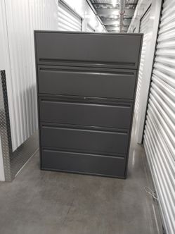 Top tier office cabinet.  "HWorth" brand, is a best of the best in brands. Heavy gauge steel construction.  Can also be used as a tool chest.