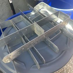 HI EVERY ONE WE HAVE TOTAL 7 PIECES 4X4   AND 3 PCS 4X 6  TOTAL 10 PIECES PLEASE IF YOU NEED ALL THIS   METAL PERFECT FOR CONSTRUCCIÓN  STRONG METAL G