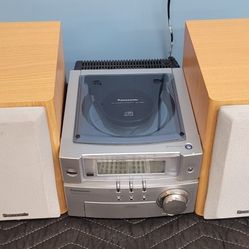 Panasonic Mico Bookshelf Stereo With CD and remote