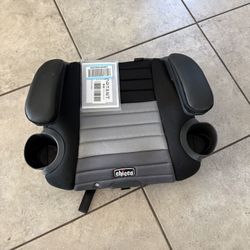 Chicco GoFit ClearTex Plus Backless Booster Car Seat, Latch Attachment, Quick-Release Latch Removal, Portable Car Booster Seat for Children at Least 4