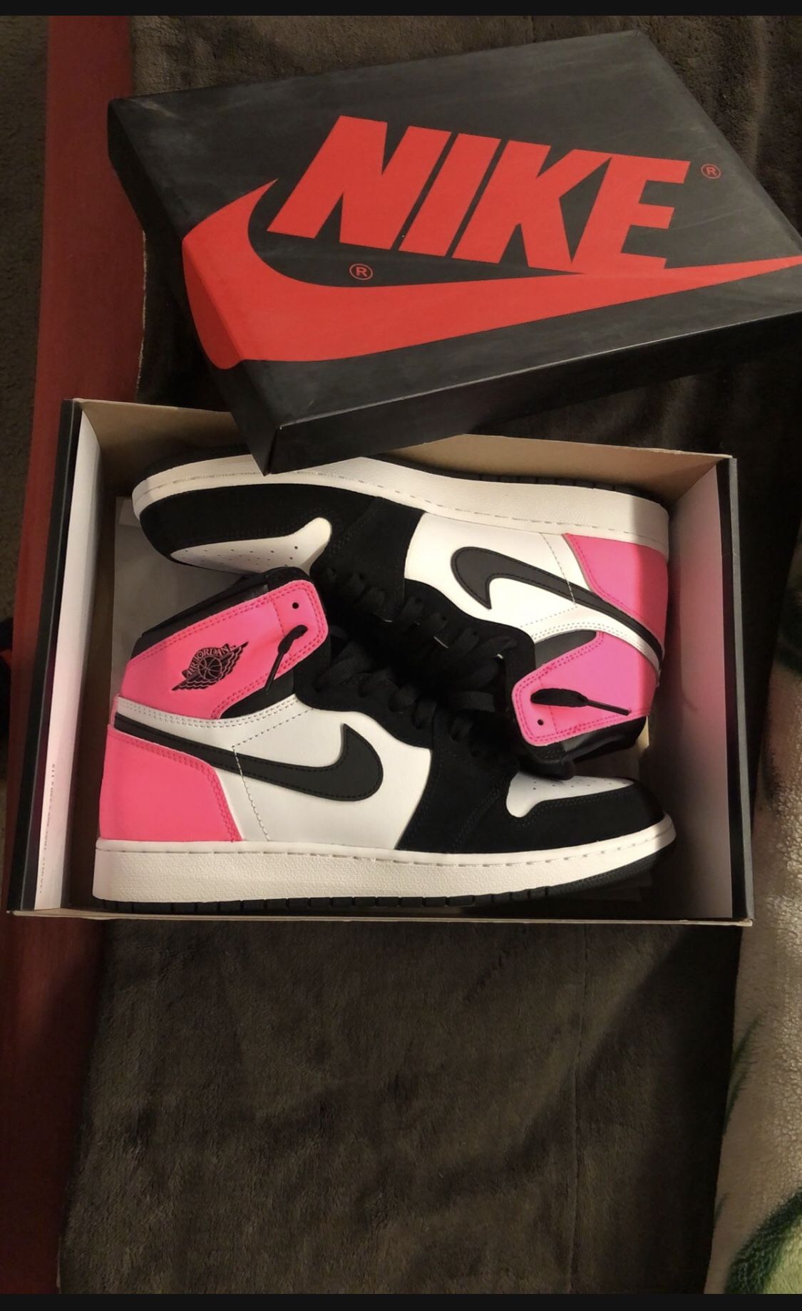 Jordan 1 Retro High Valentines Day