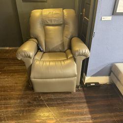 UltraComfort Power Lift Recliner (UC556)