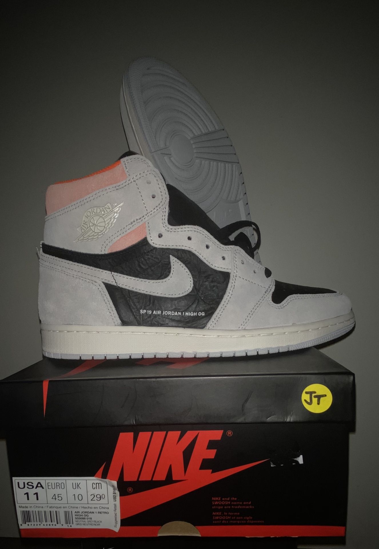 Air Jordan 1 Retro High OG “Neutral Grey/Hyper Crimson”