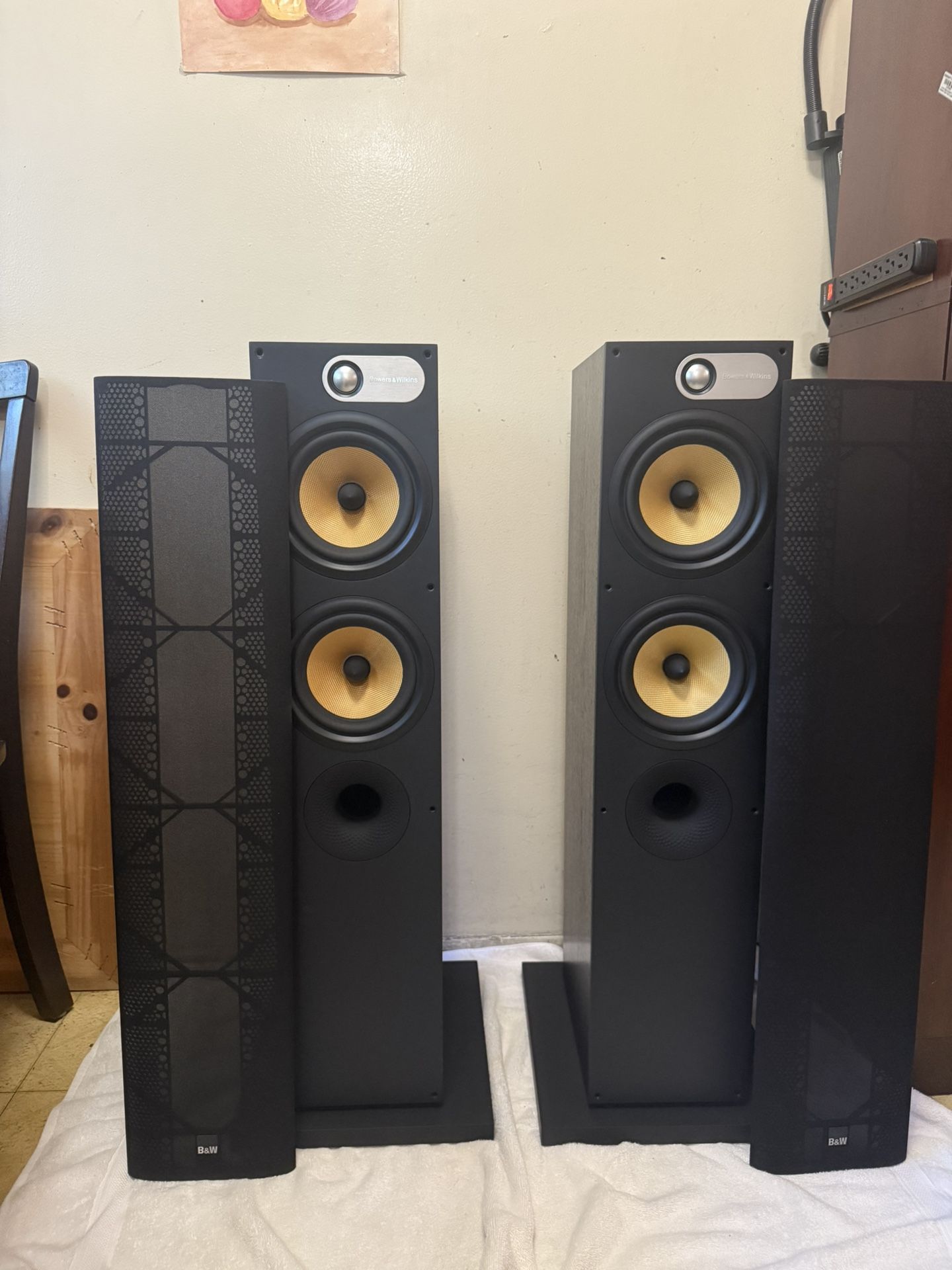 B&W 684 Speakers