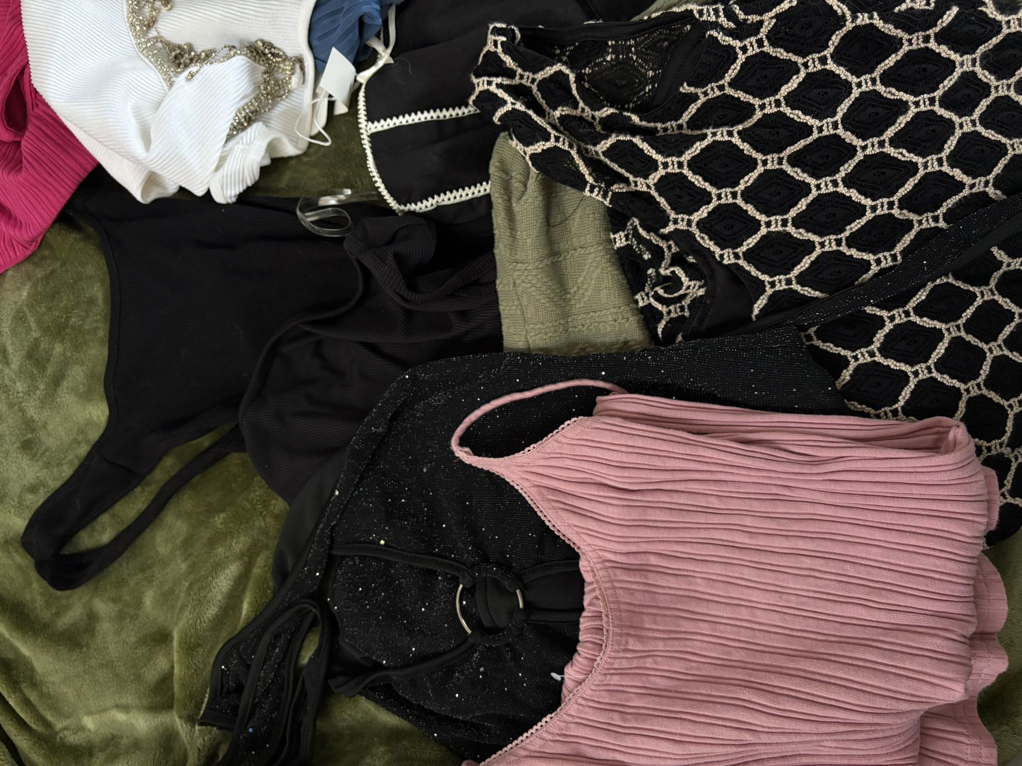 Womens Clothes!! Closet Clean Oit