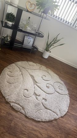 ✨ Cream Round Area Rug – Like New ✨