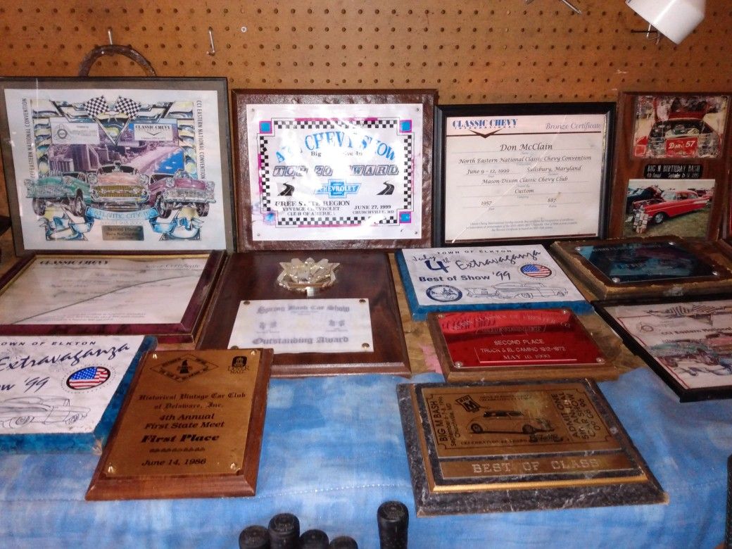 Various car show award lot