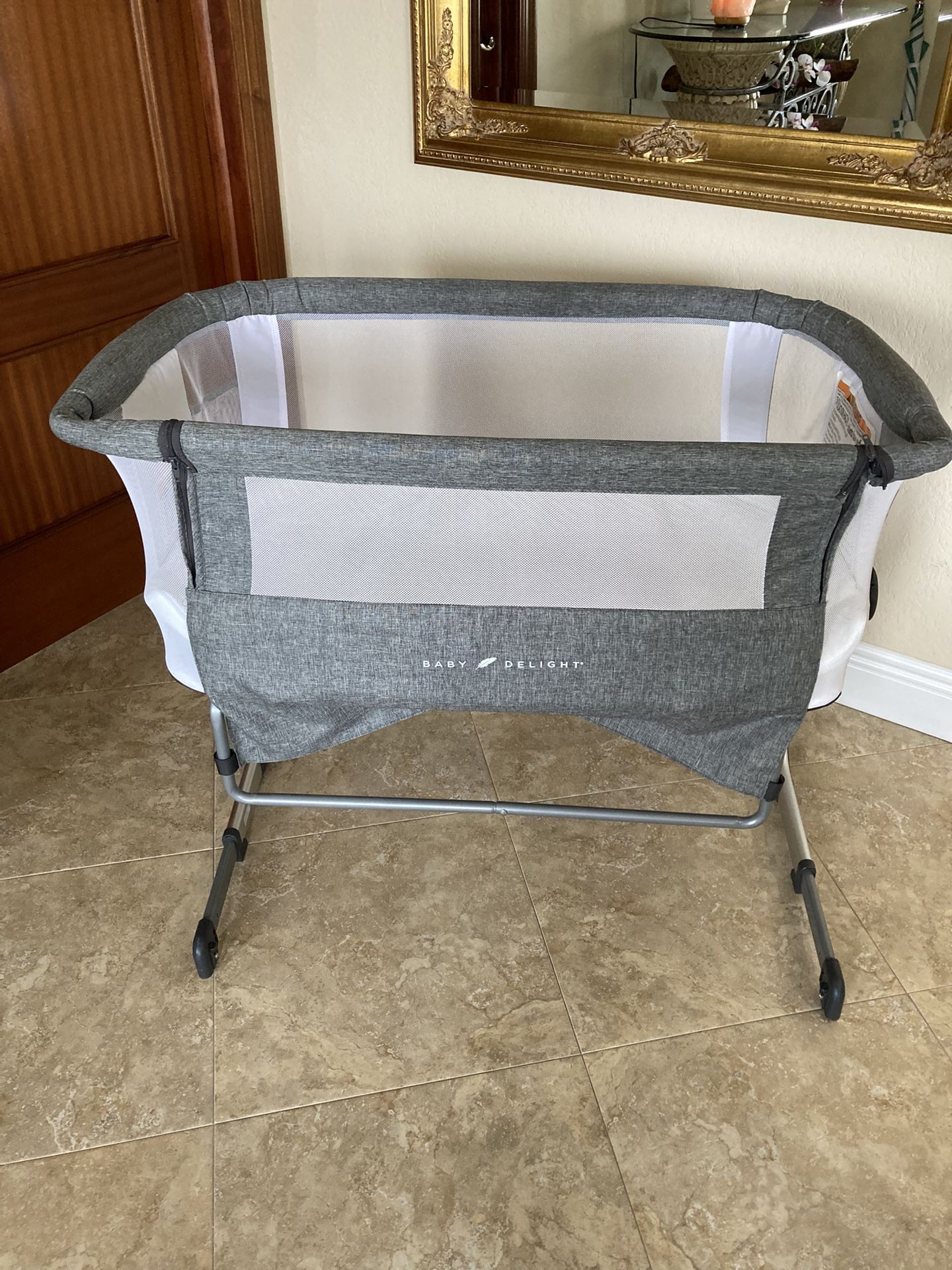Baby Delight Beside Me Dreamer Bassinet Bedside Sleeper