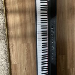 ALESIS 81 KEYBOARD
