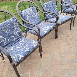 4 outdoor Chairs with cushions