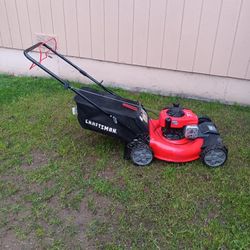 craftsman self-propelled rear bager lawn mower with 21" cut runs great 