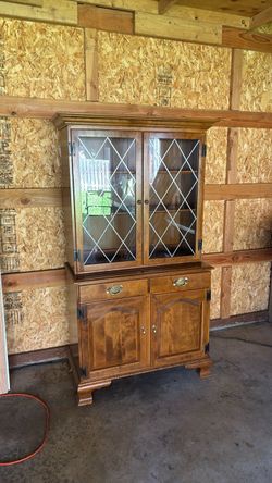 Ethan Allen China Hutch with Cabinet