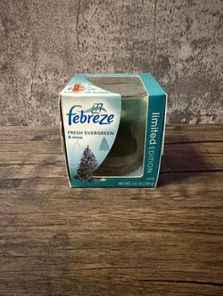 Febreze Limited Edition Fresh Evergreen & Snow 5.5 Oz Candle Holiday