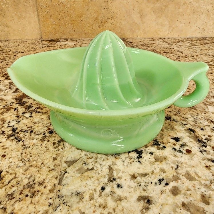 Vintage McKee Jadite Juicer/ Reamer