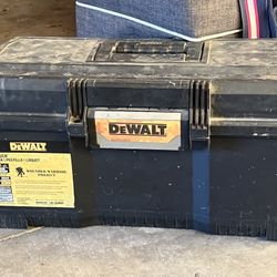 Dewalt 1 Touch Latch Tool Box